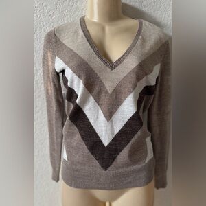 New York & Company V-Neck Sweater - Brown and Cream soft stretchy